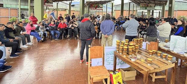 "Misiones Produce" entregó 270 kilos de semillas agroecológicas a casi 100 familias productoras 5 "Misiones Produce" entregó 270 kilos de semillas agroecológicas a casi 100 familias productoras imagen-4