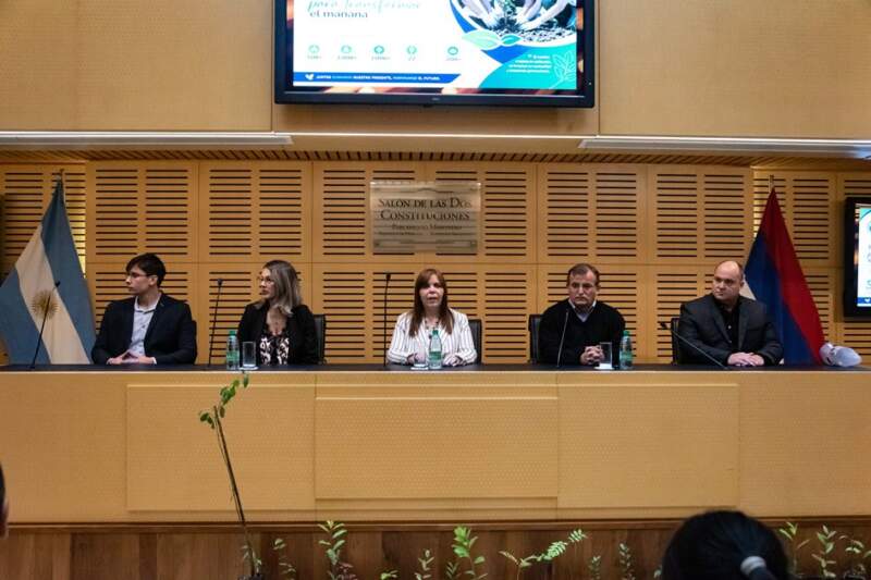 La Legislatura recibió a estudiantes que se comprometieron con el cuidado del ambiente imagen-4