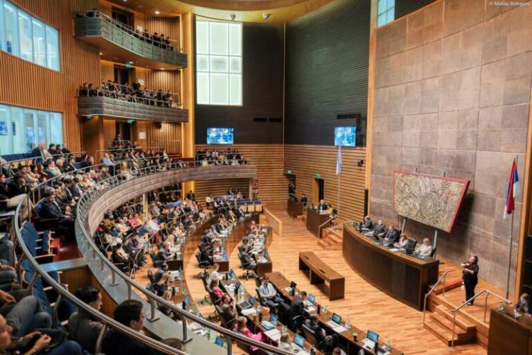 Cruce en la Legislatura por el «Far West» de las tierras: «Cacho» Bárbaro propuso usar fondos del tabaco para frenar desalojos y resolver conflictos agrarios Cruce en la Legislatura por el "Far West" de las tierras: "Cacho" Bárbaro propuso usar fondos del tabaco para frenar desalojos y resolver conflictos agrarios imagen-47