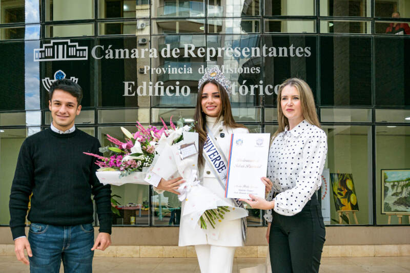 La misionera Tamara Rogouski recibió el reconocimiento de la Legislatura por su consagración como Miss Universo Argentina 2026 5 La misionera Tamara Rogouski recibió el reconocimiento de la Legislatura por su consagración como Miss Universo Argentina 2026 imagen-4