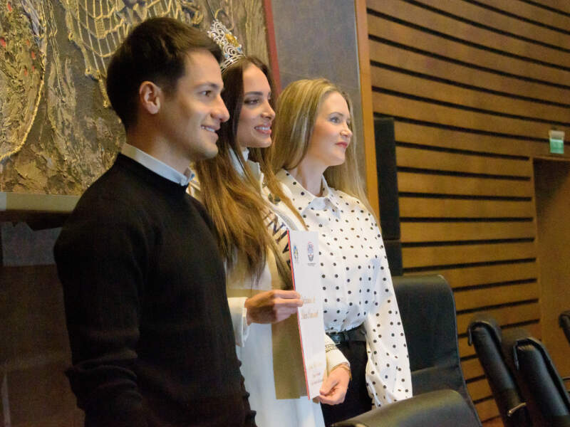 La misionera Tamara Rogouski recibió el reconocimiento de la Legislatura por su consagración como Miss Universo Argentina 2026 13 La misionera Tamara Rogouski recibió el reconocimiento de la Legislatura por su consagración como Miss Universo Argentina 2026 imagen-12