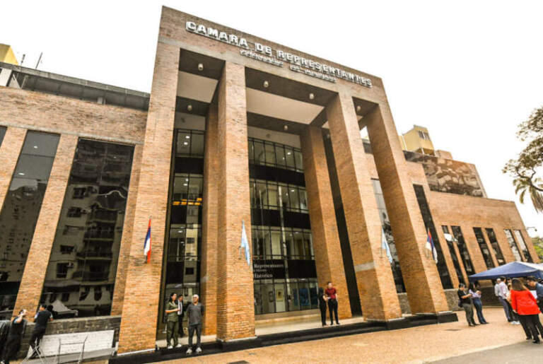 Misiones busca autorización para tomar financiamiento por hasta 300 millones de dólares destinado a obras e innovación productiva Misiones busca autorización para tomar financiamiento por hasta 300 millones de dólares destinado a obras e innovación productiva imagen-34