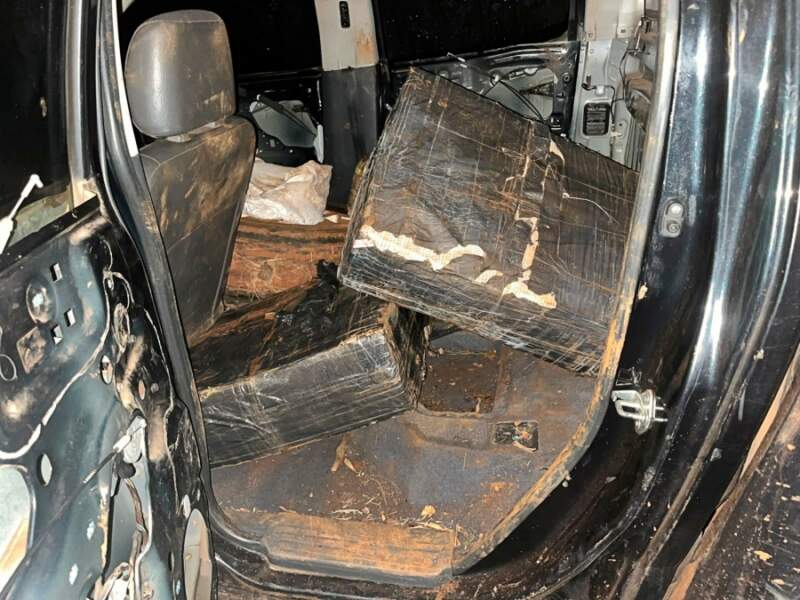 Embistió un control, huyó y abandonó más de una tonelada de marihuana valuada en $3.800 millones 5 Embistió un control, huyó y abandonó más de una tonelada de marihuana valuada en $3.800 millones imagen-4