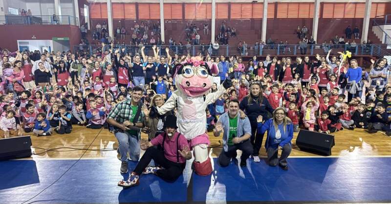 Más de 250 chicos disfrutaron de una jornada a puro entretenimiento con Gurises Felices imagen-7