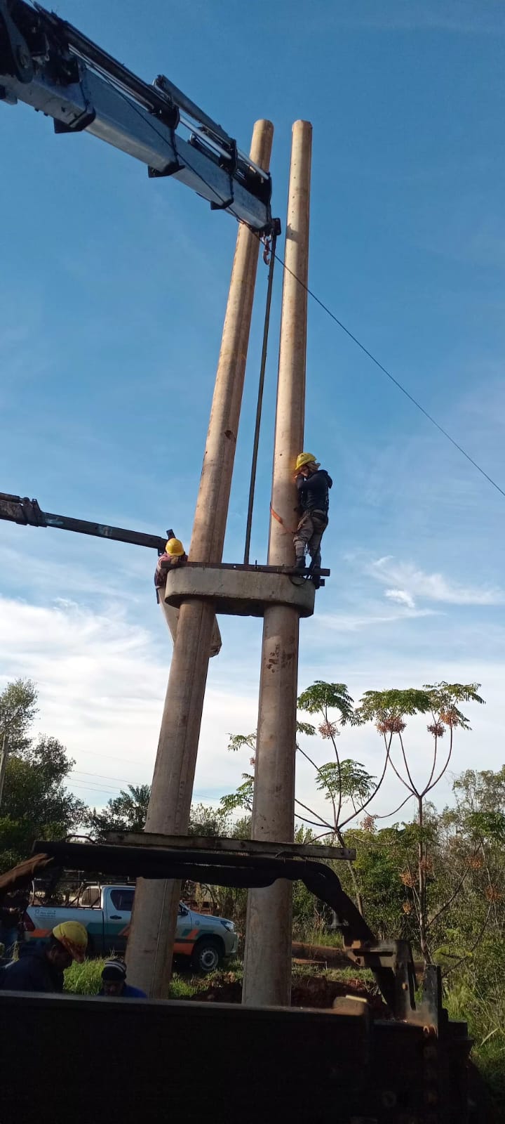 Avanza la renovación total de la línea eléctrica de Andresito: reemplazan 850 postes y casi mil aisladores para garantizar energía por décadas imagen-6