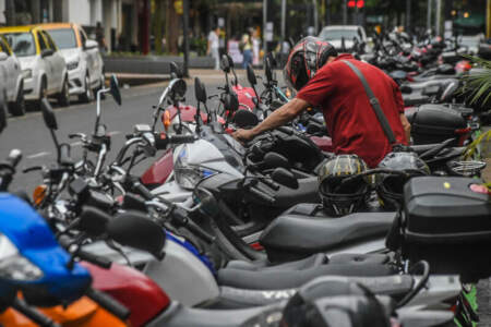 Las motos superan a los autos: cómo cambió la forma de moverse de millones de argentinos imagen-13