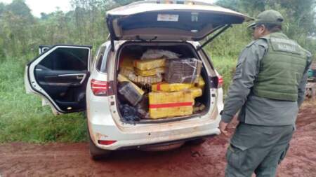 Comandante Andresito: secuestran más de 900 kilos de marihuana en una camioneta robada de Brasil Comandante Andresito: secuestran más de 900 kilos de marihuana en una camioneta robada de Brasil imagen-4