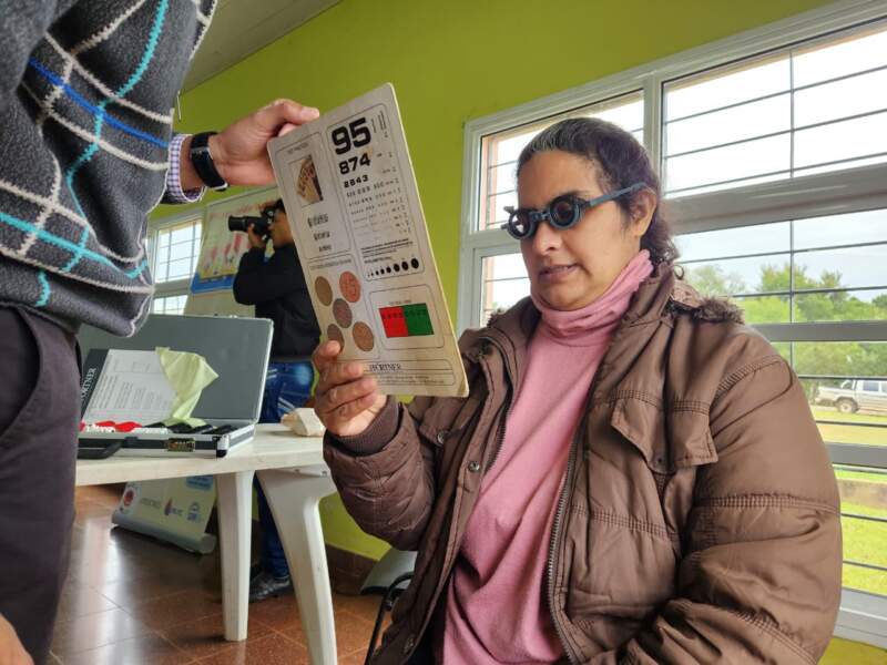 Mirar Mejor llegó a Dos Arroyos y cientos de vecinos accedieron a controles visuales y anteojos gratuitos imagen-12
