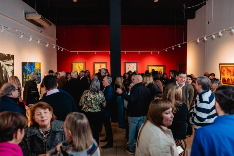 Ernesto Engel presenta “La conversación de la materia”, una muestra que desafía los límites de la pintura tradicional 3 Ernesto Engel presenta “La conversación de la materia”, una muestra que desafía los límites de la pintura tradicional imagen-2