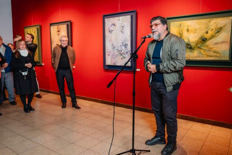 Ernesto Engel presenta “La conversación de la materia”, una muestra que desafía los límites de la pintura tradicional 7 Ernesto Engel presenta “La conversación de la materia”, una muestra que desafía los límites de la pintura tradicional imagen-6