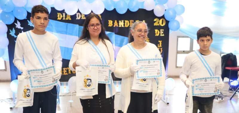 Madres y alumnos del Hogar de Día emocionaron en una Promesa de Bandera cargada de esfuerzo y segundas oportunidades imagen-12
