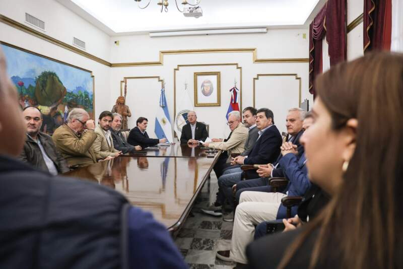 Passalacqua recibió a la Confederación Económica de Misiones y ratificó el trabajo conjunto: “Gobernar es articular”, afirmó 9 Passalacqua recibió a la Confederación Económica de Misiones y ratificó el trabajo conjunto: “Gobernar es articular”, afirmó imagen-8