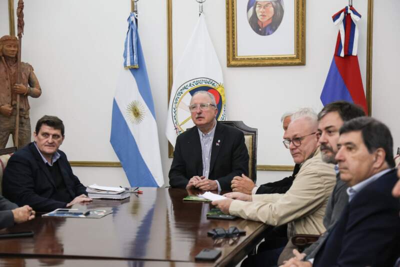 Passalacqua recibió a la Confederación Económica de Misiones y ratificó el trabajo conjunto: “Gobernar es articular”, afirmó 11 Passalacqua recibió a la Confederación Económica de Misiones y ratificó el trabajo conjunto: “Gobernar es articular”, afirmó imagen-10