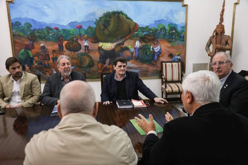 Passalacqua recibió a la Confederación Económica de Misiones y ratificó el trabajo conjunto: “Gobernar es articular”, afirmó 13 Passalacqua recibió a la Confederación Económica de Misiones y ratificó el trabajo conjunto: “Gobernar es articular”, afirmó imagen-12
