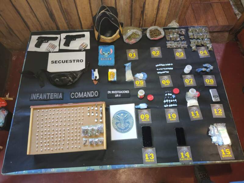 Puerto Iguazú: Banda de narco-asaltantes fueron capturados armados en un búnker con más de 240 dosis de cocaína y marihuana imagen-10