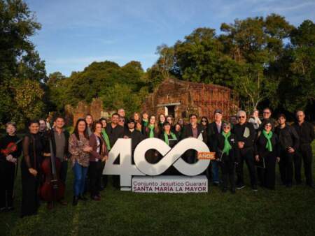 "Creo que estas piedras guardan todo el espíritu del ser misionero", dijo Passalacqua en el acto por los 400 años de la fundación de Santa María la Mayor imagen-4