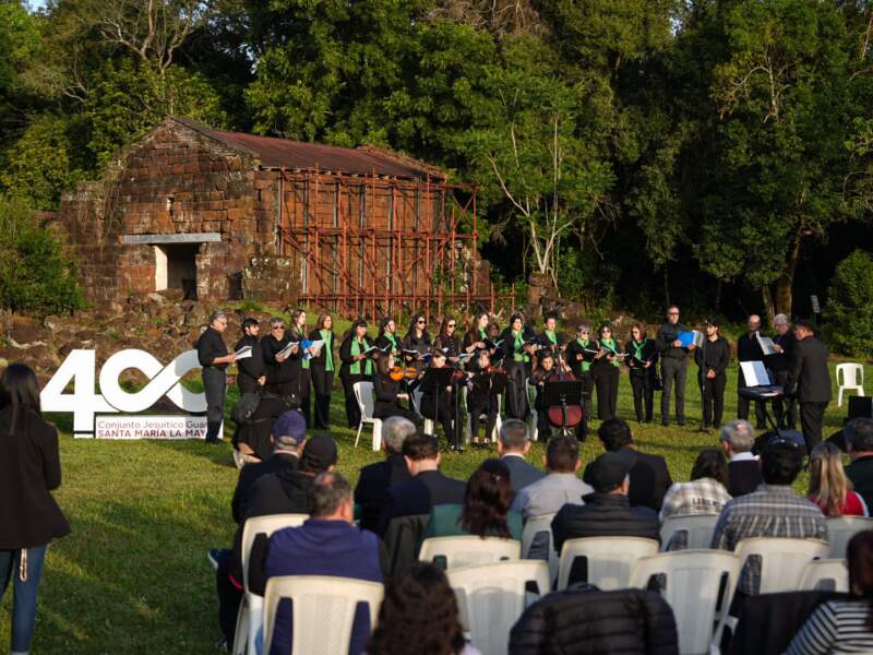 "Creo que estas piedras guardan todo el espíritu del ser misionero", dijo Passalacqua en el acto por los 400 años de la fundación de Santa María la Mayor imagen-5