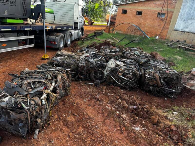 Más de 28 toneladas de chatarra fueron retiradas de comisarías del Norte: compactaron cerca de 700 vehículos secuestrados imagen-12
