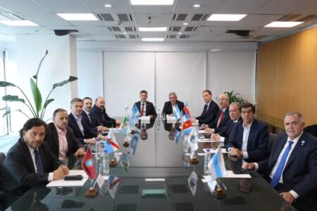 Passalacqua le planteó a Santilli “reclamos estratégicos” de Misiones en la última reunión del Norte Grande: puentes, Hidrovía y gas natural Passalacqua le planteó a Santilli “reclamos estratégicos” de Misiones en la última reunión del Norte Grande: puentes, Hidrovía y gas natural imagen-4