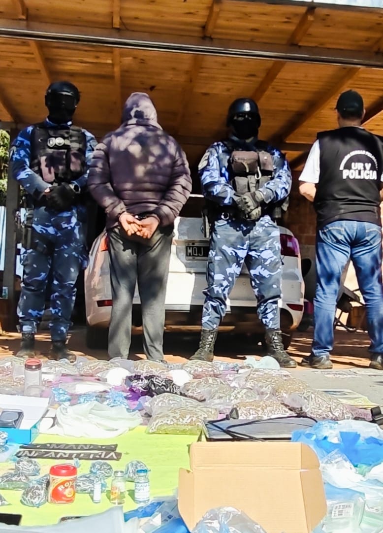 Capturaron a un narcocriminal en Puerto Iguazú con más de cinco kilos de cocaína, hachís, tusi y marihuana valuados en 100 mil dólares imagen-4