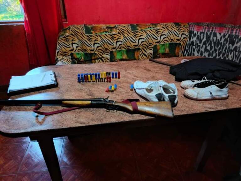 Investigan a una banda de falsos gendarmes: secuestraron armas y municiones en Posadas y Santo Pipó Investigan a una banda de falsos gendarmes: secuestraron armas y municiones en Posadas y Santo Pipó imagen-5