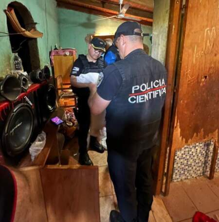 Allanaron un taller y secuestraron chips en la investigación por el homicidio de Dulce María Beatríz Candia imagen-4
