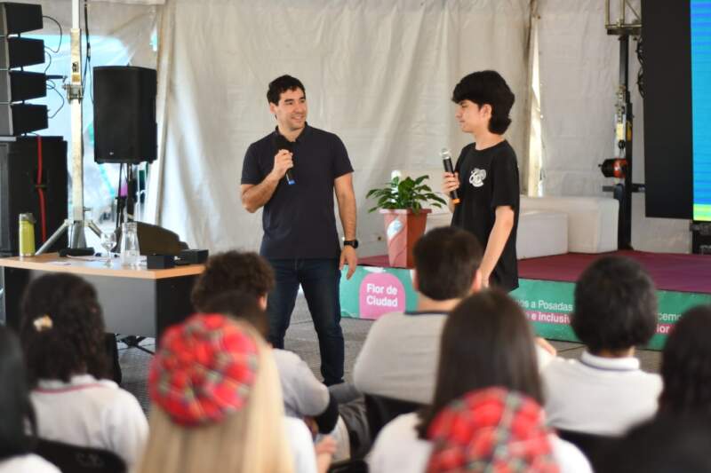 Más de 1.700 estudiantes ya pasaron por la Feria del Libro 2026 imagen-10