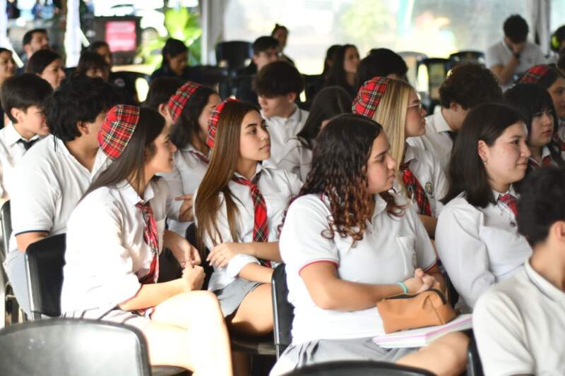 Más de 1.700 estudiantes ya pasaron por la Feria del Libro 2026 imagen-8