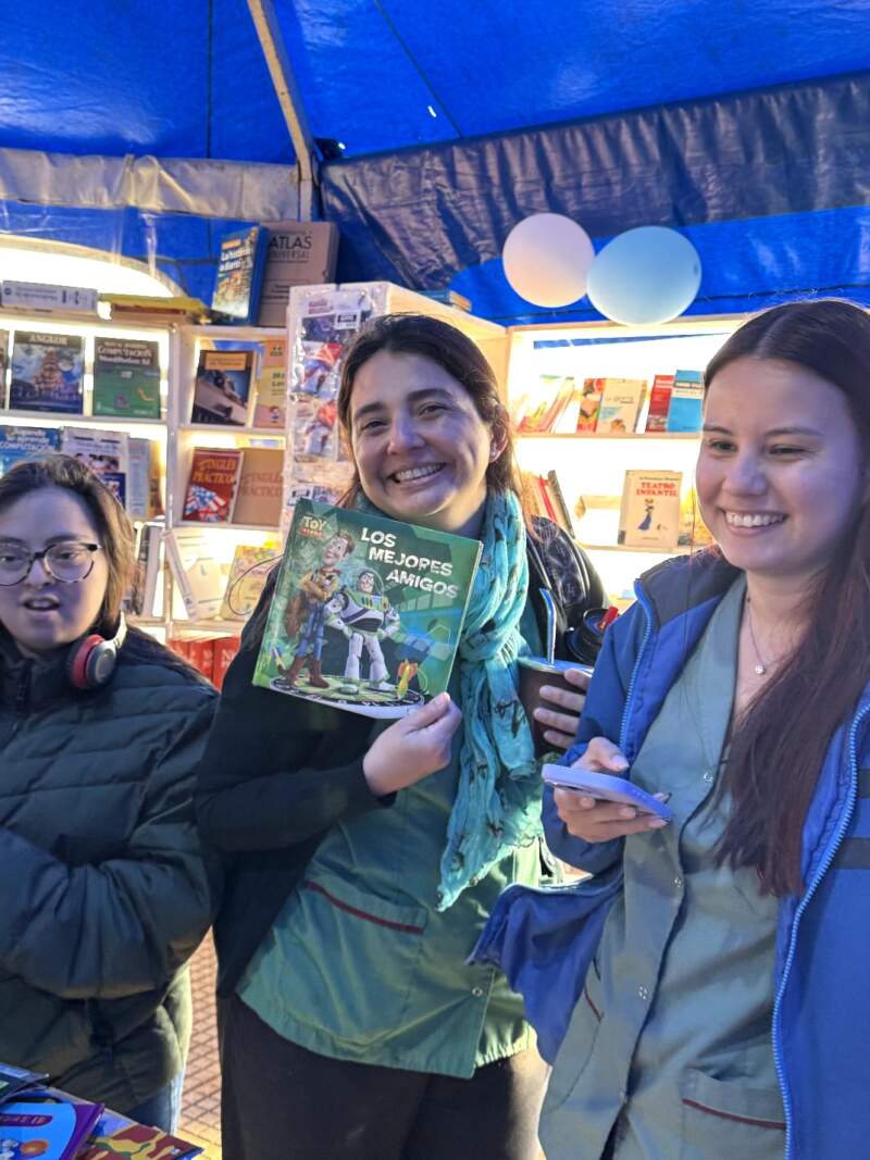 Más de 1.700 estudiantes ya pasaron por la Feria del Libro 2026 imagen-14