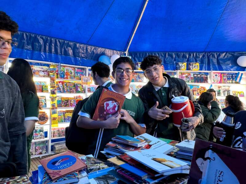 Más de 1.700 estudiantes ya pasaron por la Feria del Libro 2026 imagen-12