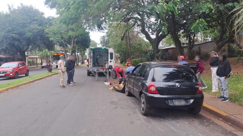 Un choque entre una moto y un automóvil dejó dos lesionados en Posadas imagen-9