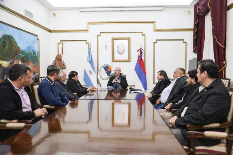 Ante la paralización de obras nacionales, Passalacqua ratificó ante la UOCRA la inversión provincial para sustentar el trabajo en la construcción imagen-7