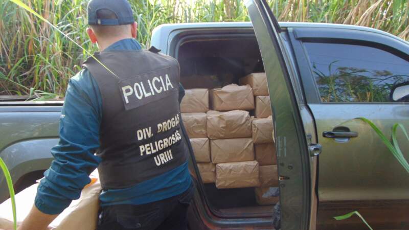 La Policía frustró la fuga de una camioneta cargada con 900 kilos de droga valuada en más de $3.300 millones en Eldorado imagen-12
