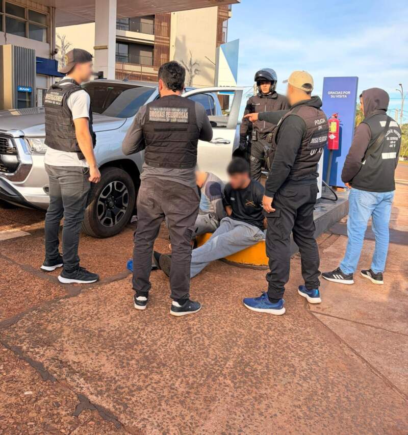 Dos narcos detenidos con una carga de droga y camionetas robadas fue el resultado de una investigación policial contra una organización criminal imagen-12
