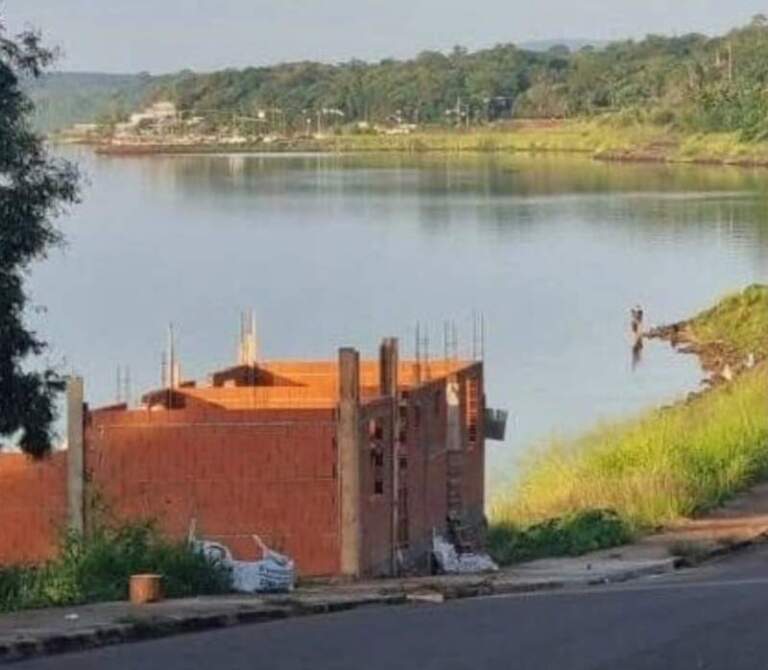 Candelaria: polémica por una obra frente al río y dudas sobre el acceso a la costa Candelaria: polémica por una obra frente al río y dudas sobre el acceso a la costa imagen-13