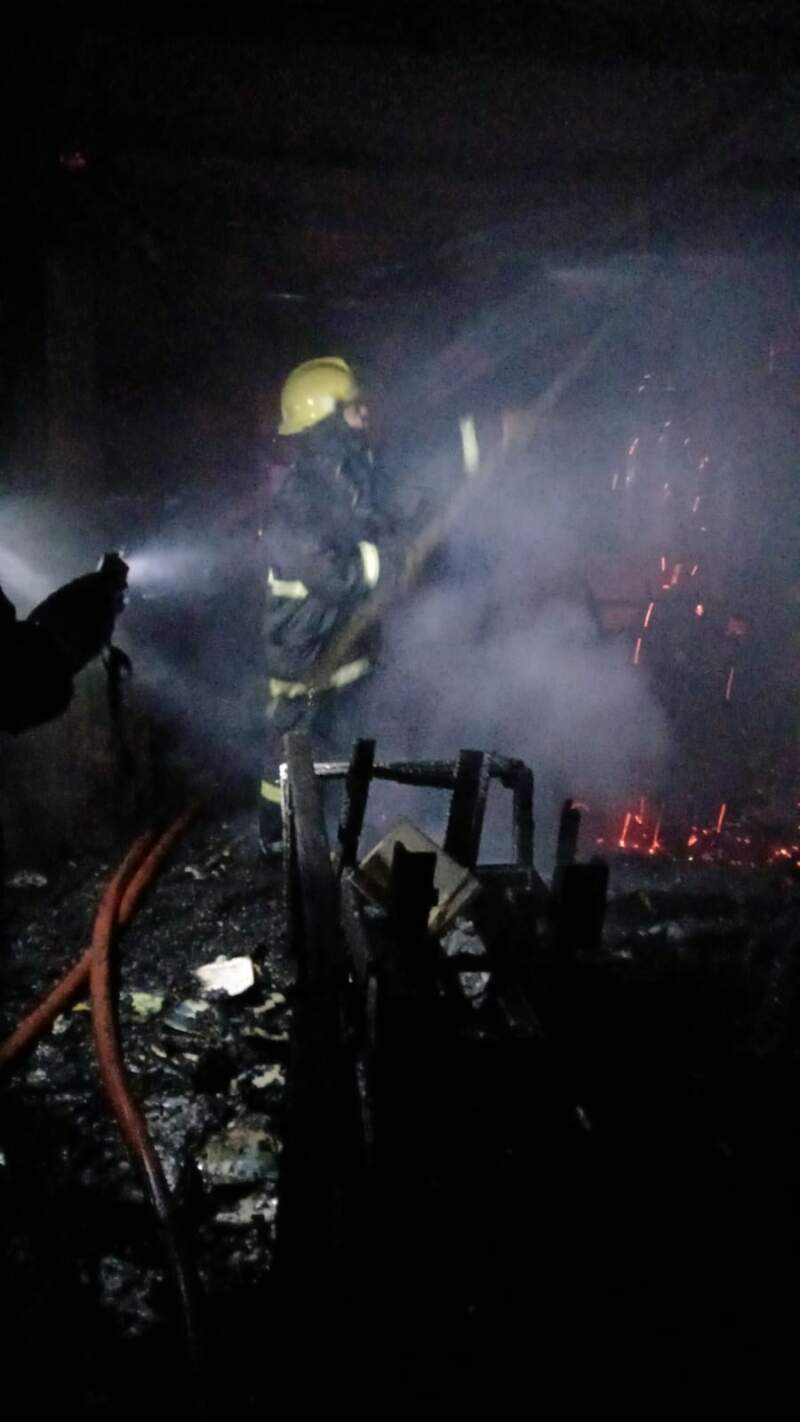 Un incendio destruyó el 90% de una vivienda familiar en Posadas 3 Un incendio destruyó el 90% de una vivienda familiar en Posadas imagen-2