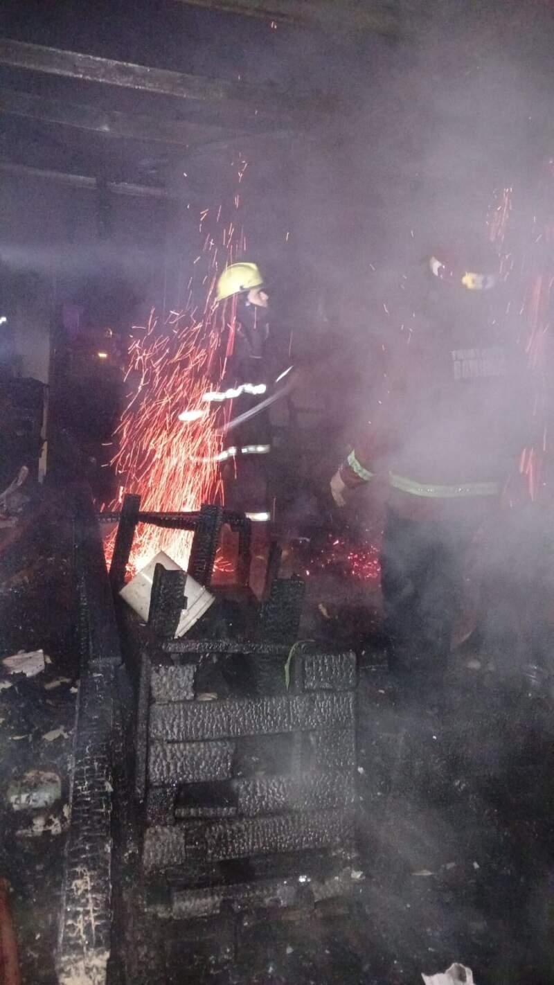 Un incendio destruyó el 90% de una vivienda familiar en Posadas imagen-12