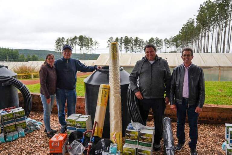 Passalacqua encabezó en San Vicente la primera entrega del programa de diversificación productiva para las familias tabacaleras Passalacqua encabezó en San Vicente la primera entrega del programa de diversificación productiva para las familias tabacaleras imagen-45