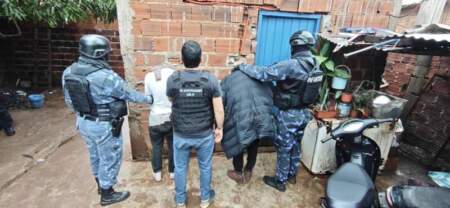 Desbarataron un narcobúnker en Puerto Iguazú: son 3 los detenidos y más de 70 dosis de droga secuestrada Desbarataron un narcobúnker en Puerto Iguazú: son 3 los detenidos y más de 70 dosis de droga secuestrada imagen-4