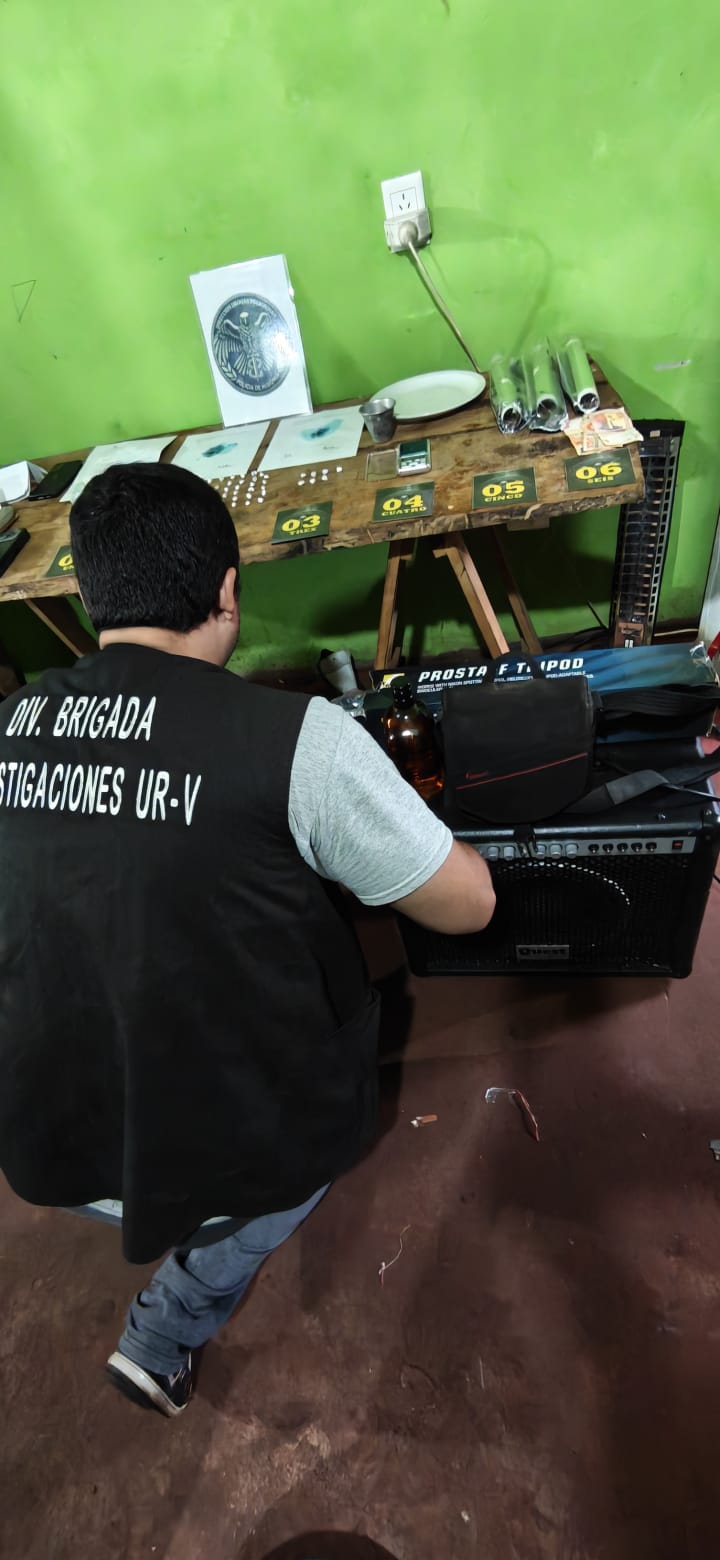 Desbarataron un narcobúnker en Puerto Iguazú: son 3 los detenidos y más de 70 dosis de droga secuestrada imagen-6