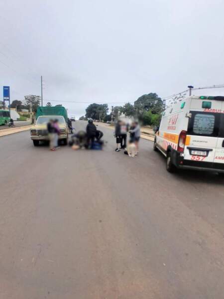 Dos mujeres resultaron heridas tras un choque entre una camioneta y una moto en Posadas imagen-4