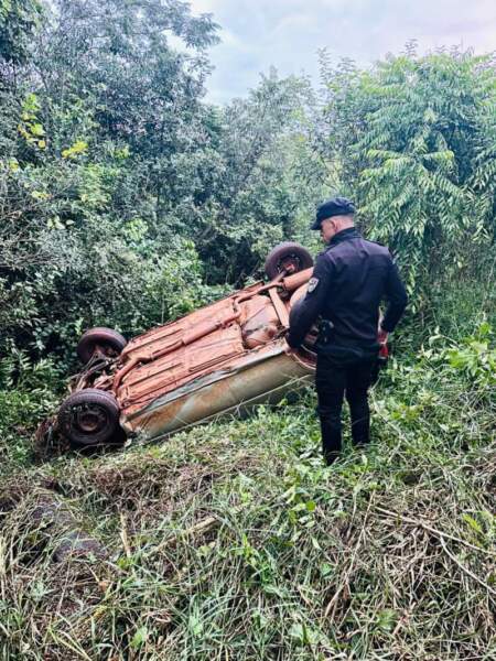 Volcó un automóvil en El Soberbio tras despistar y terminó en el barranco imagen-5