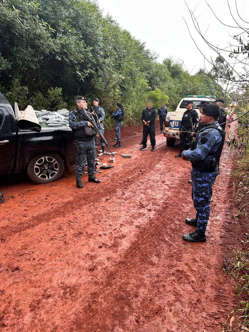 Fuga y operativo cerrojo: hallaron una camioneta con cigarrillos de contrabando valuados en $40 millones imagen-7