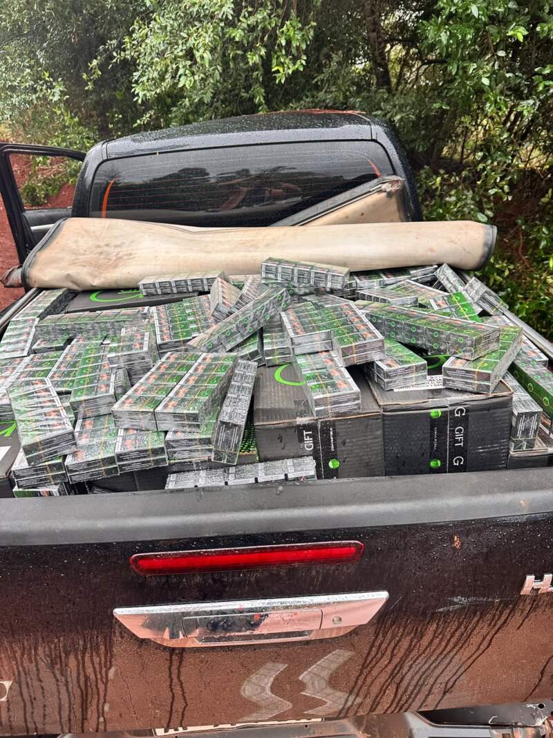 Fuga y operativo cerrojo: hallaron una camioneta con cigarrillos de contrabando valuados en $40 millones imagen-5