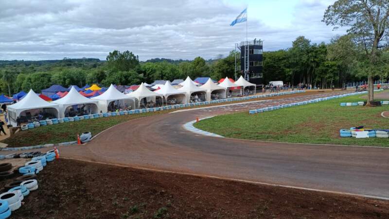 Gobernador Roca inauguró el kartódromo "La Roca" y vibró con la tercera fecha del Misionero de Karting imagen-2