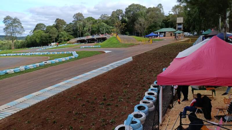 Gobernador Roca inauguró el kartódromo "La Roca" y vibró con la tercera fecha del Misionero de Karting imagen-8