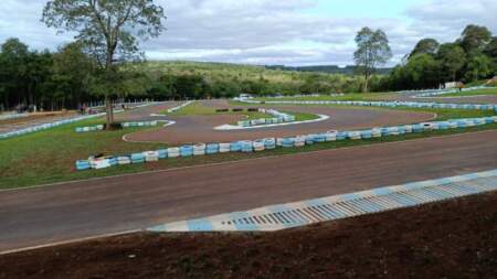 Gobernador Roca inauguró el kartódromo "La Roca" y vibró con la tercera fecha del Misionero de Karting imagen-7