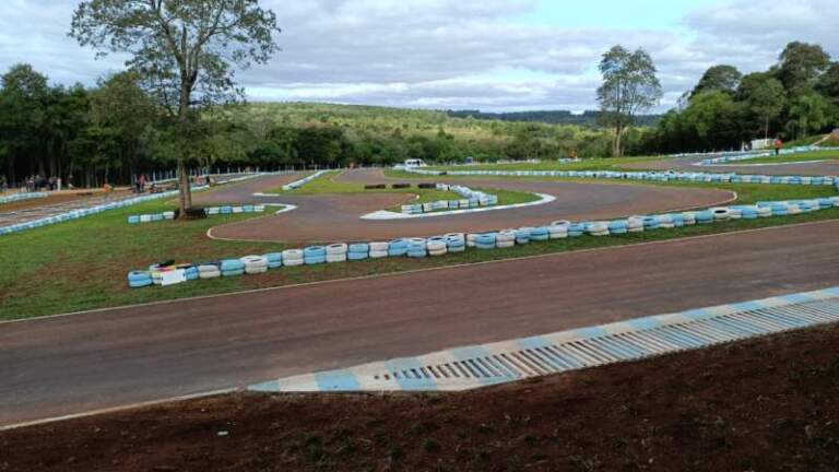 Gobernador Roca inauguró el kartódromo «La Roca» y vibró con la tercera fecha del Misionero de Karting Gobernador Roca inauguró el kartódromo "La Roca" y vibró con la tercera fecha del Misionero de Karting imagen-22