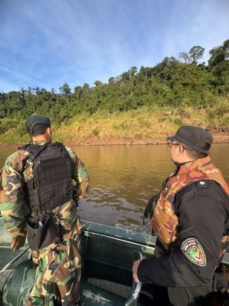 Intensifican la búsqueda de un hombre desaparecido en Puerto Iguazú con operativos terrestres y fluviales imagen-6