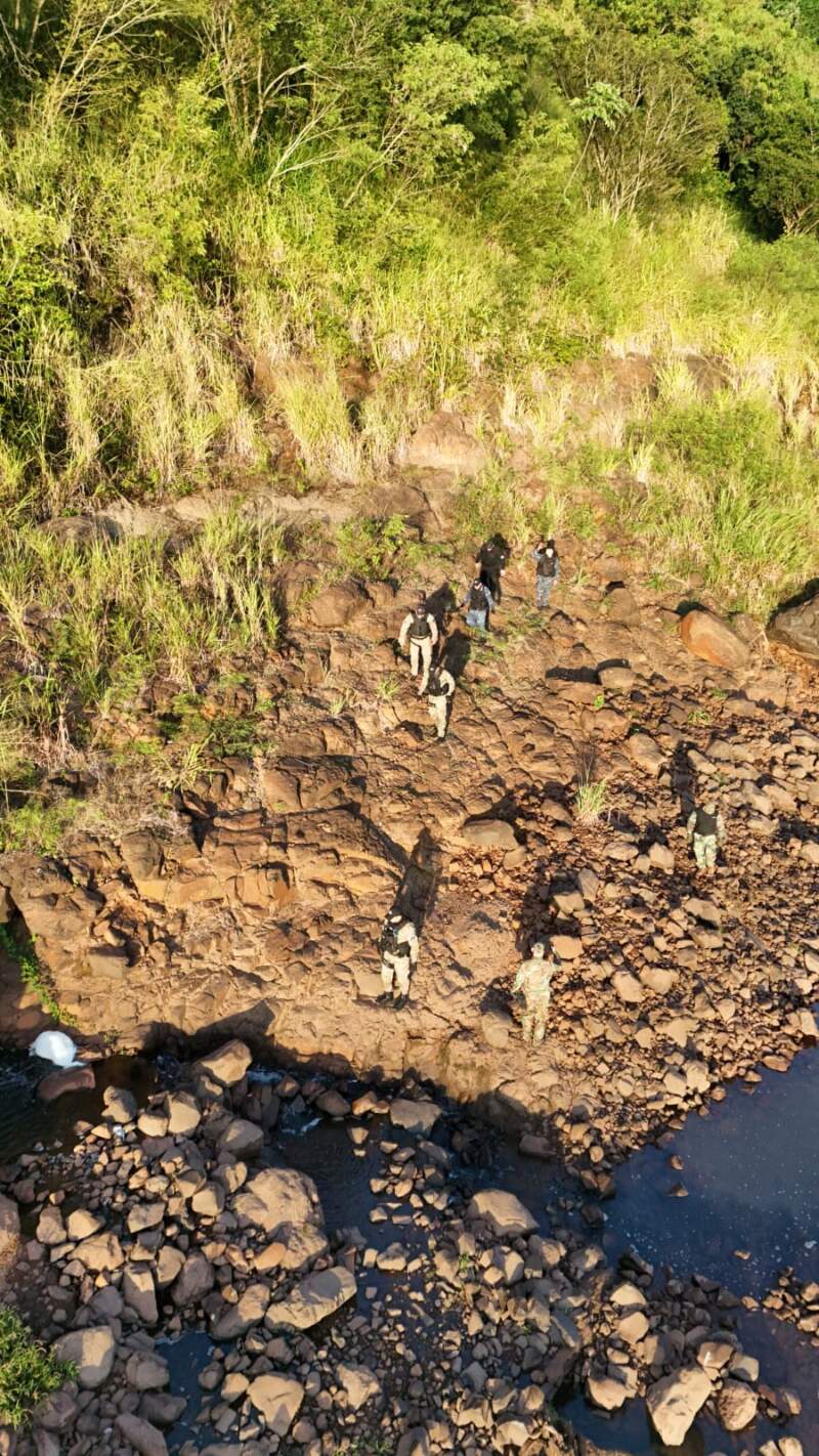 Intensifican la búsqueda de un hombre desaparecido en Puerto Iguazú con operativos terrestres y fluviales imagen-12